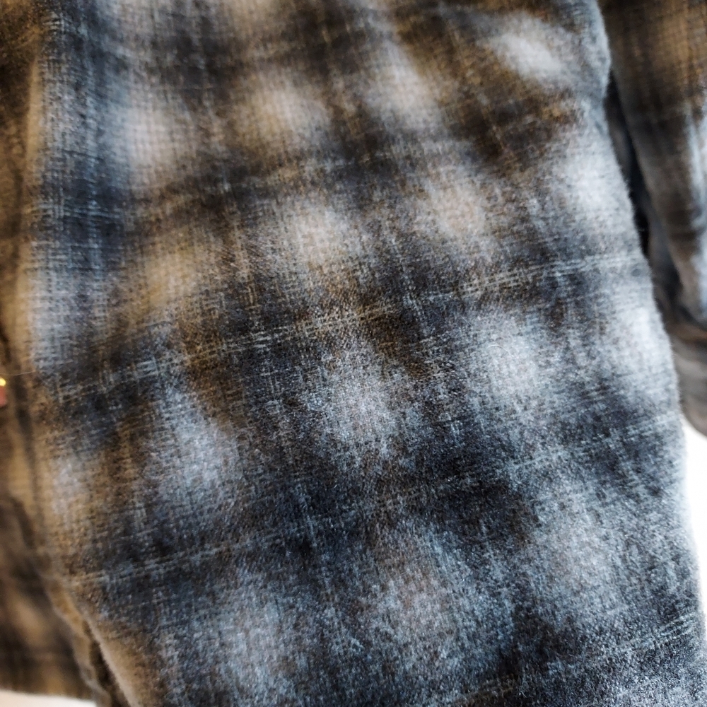 Pendleton Button Up - Picture 2 of 5